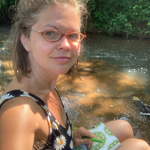 Meet your Posher, Anita - Picture 3 of 6